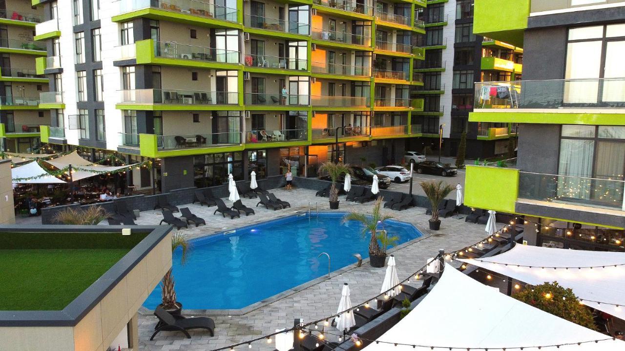 Glamour Red Apartment 22 In Spa Pool Resort Mamaia Exterior photo
