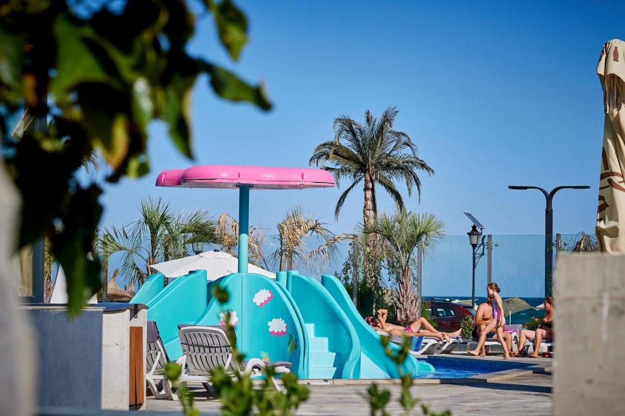 Glamour Red Apartment 22 In Spa Pool Resort Mamaia Exterior photo