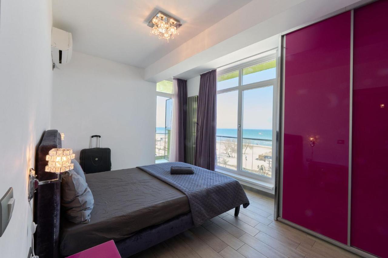 Glamour Red Apartment 22 In Spa Pool Resort Mamaia Exterior photo