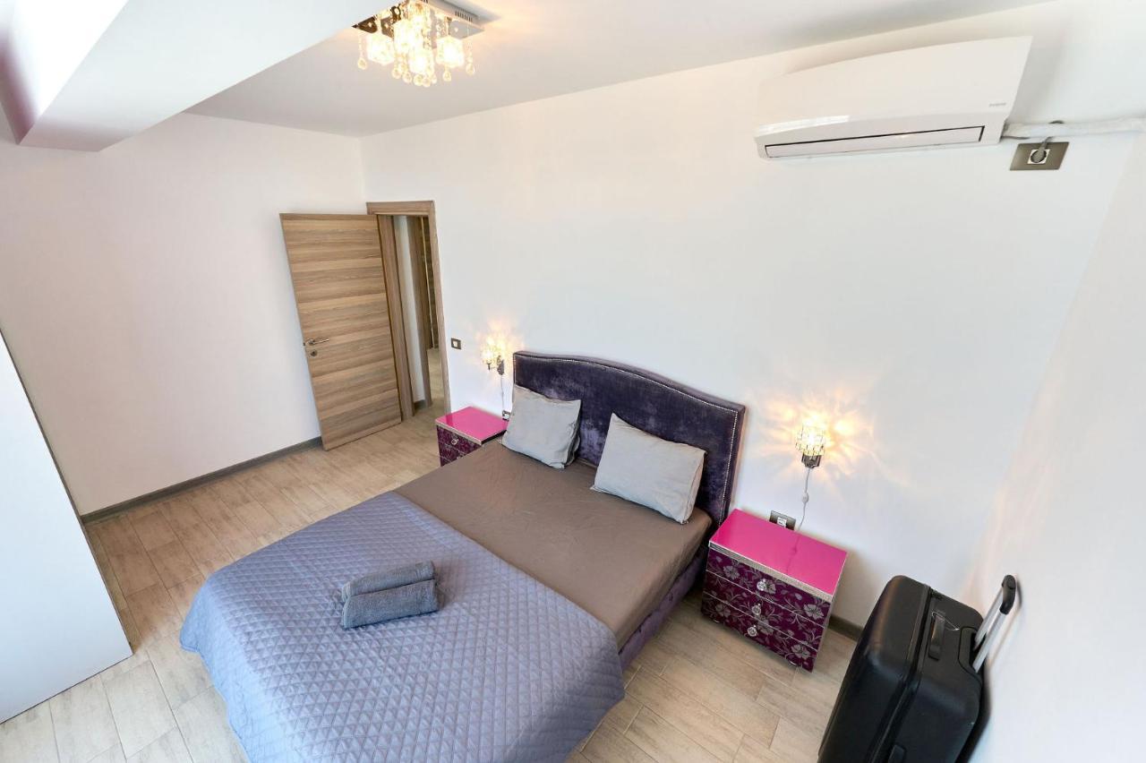 Glamour Red Apartment 22 In Spa Pool Resort Mamaia Exterior photo